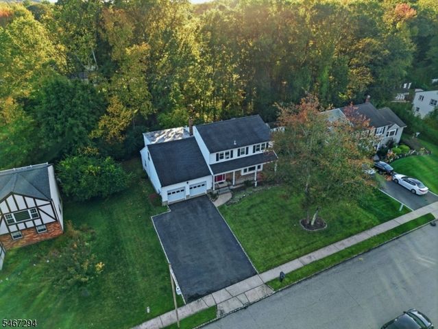 14 Whitaker Pl, West Caldwell Twp., NJ 07006
