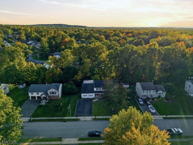 14 Whitaker Pl, West Caldwell Twp., NJ 07006