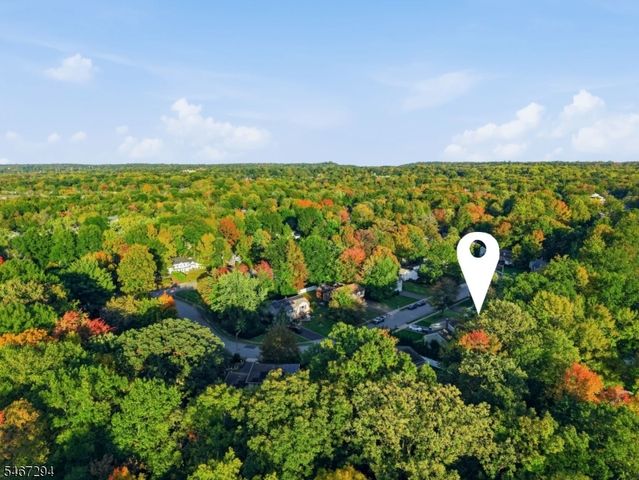 14 Whitaker Pl, West Caldwell Twp., NJ 07006