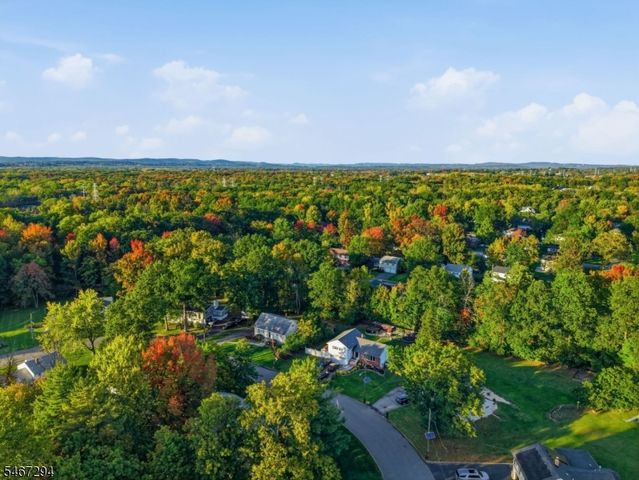 14 Whitaker Pl, West Caldwell Twp., NJ 07006