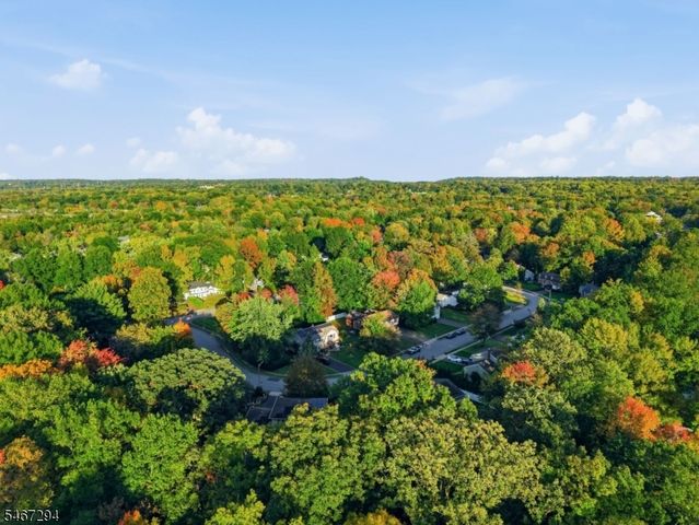 14 Whitaker Pl, West Caldwell Twp., NJ 07006
