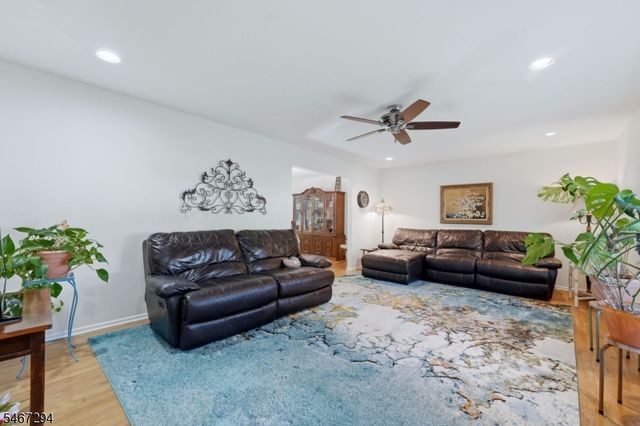 14 Whitaker Pl, West Caldwell Twp., NJ 07006