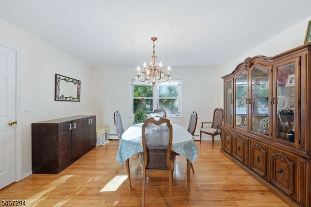 14 Whitaker Pl, West Caldwell Twp., NJ 07006