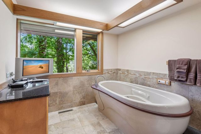3452 Mayowood Road SW, Rochester, MN 55902