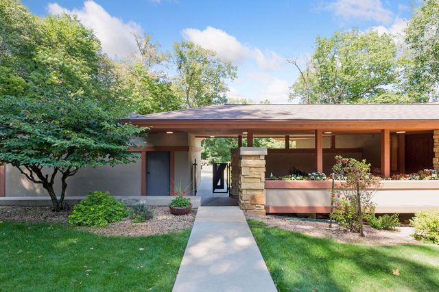 3452 Mayowood Road SW, Rochester, MN 55902