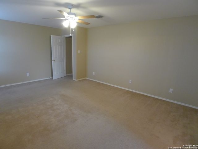8915 SCARLET CRK, Universal City, TX 78148