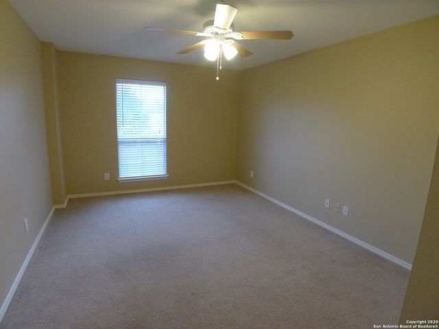 8915 SCARLET CRK, Universal City, TX 78148