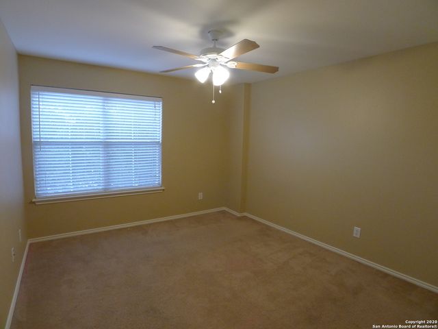 8915 SCARLET CRK, Universal City, TX 78148
