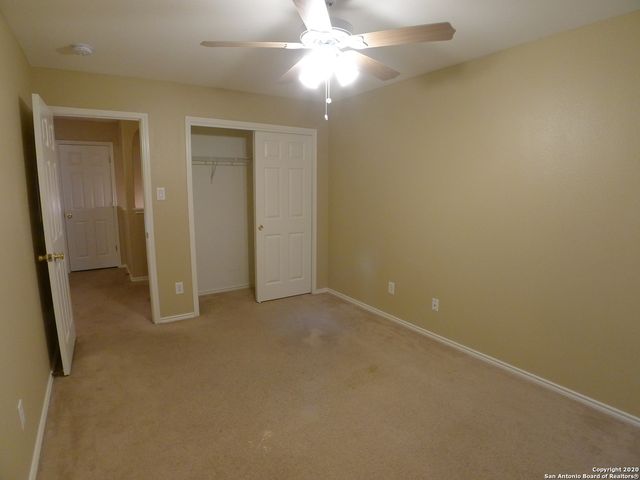 8915 SCARLET CRK, Universal City, TX 78148