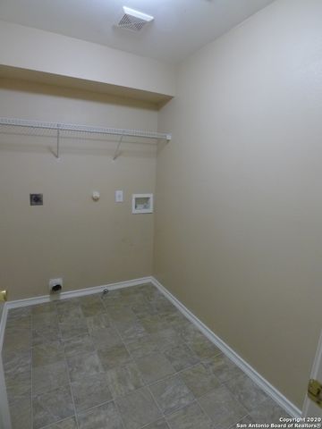 8915 SCARLET CRK, Universal City, TX 78148