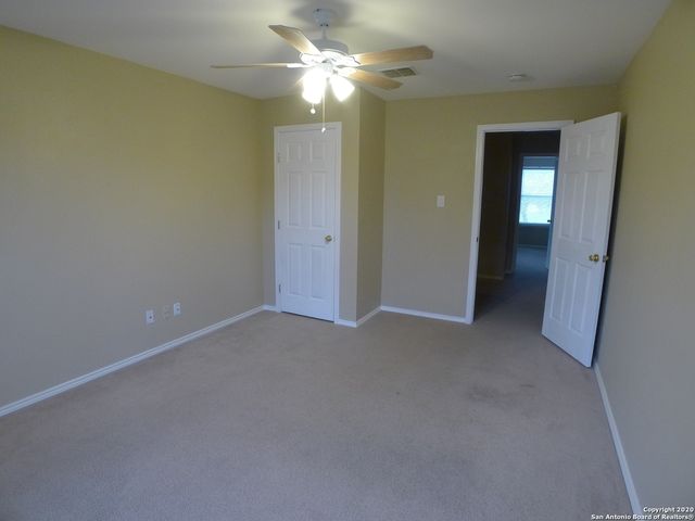 8915 SCARLET CRK, Universal City, TX 78148