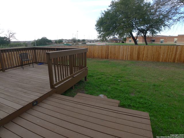 8915 SCARLET CRK, Universal City, TX 78148