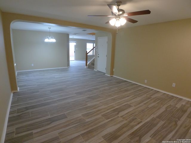 8915 SCARLET CRK, Universal City, TX 78148