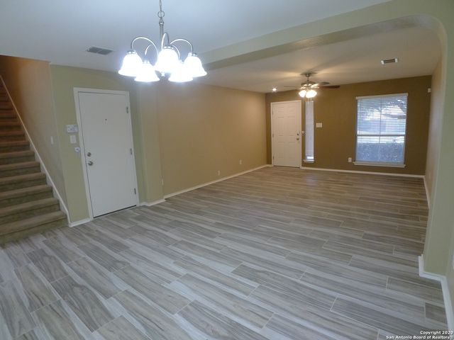 8915 SCARLET CRK, Universal City, TX 78148