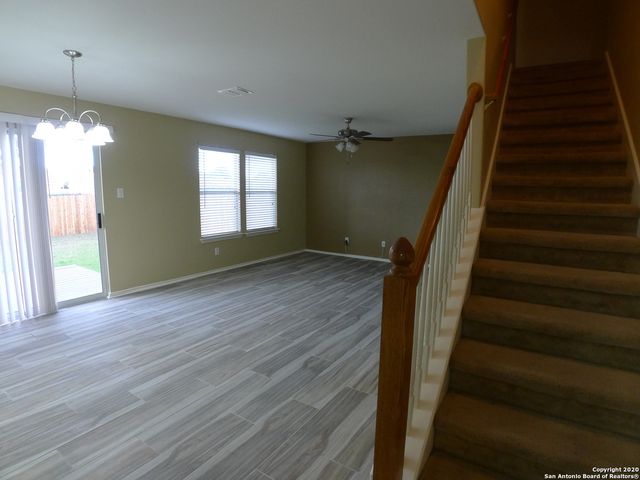 8915 SCARLET CRK, Universal City, TX 78148