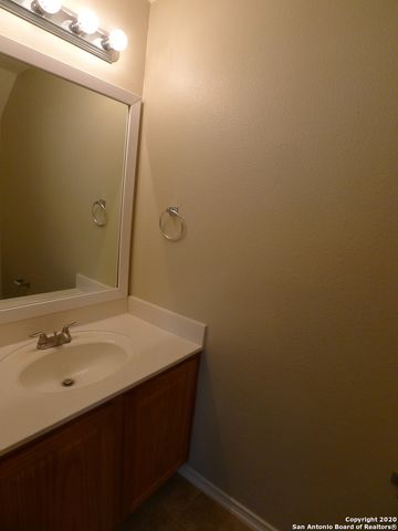 8915 SCARLET CRK, Universal City, TX 78148