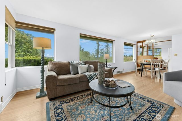 5803 Oberlin Avenue NE, Seattle, WA 98105