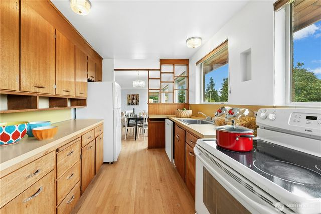 5803 Oberlin Avenue NE, Seattle, WA 98105