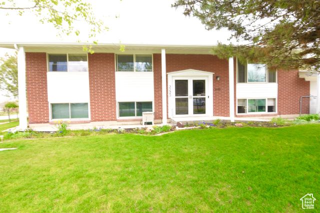 3223 S FAIRLANE ST, Magna, UT 84044