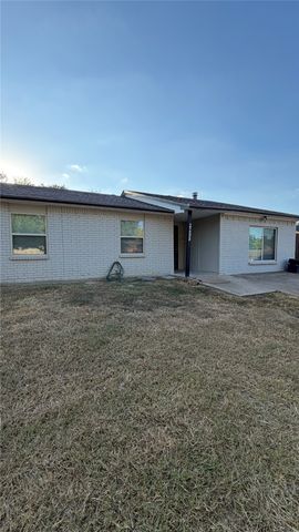 3208 Chalmette Court, Forest Hill, TX 76140