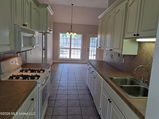 112 River Ridge Court, Pearl, MS 39208