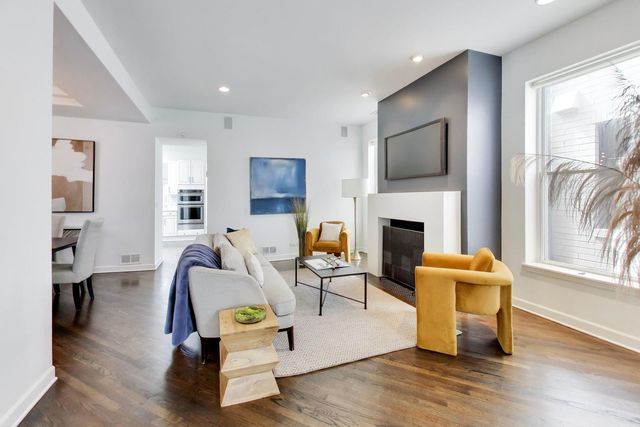 643 W Melrose Street 3, Chicago, IL 60657