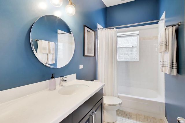 643 W Melrose Street 3, Chicago, IL 60657