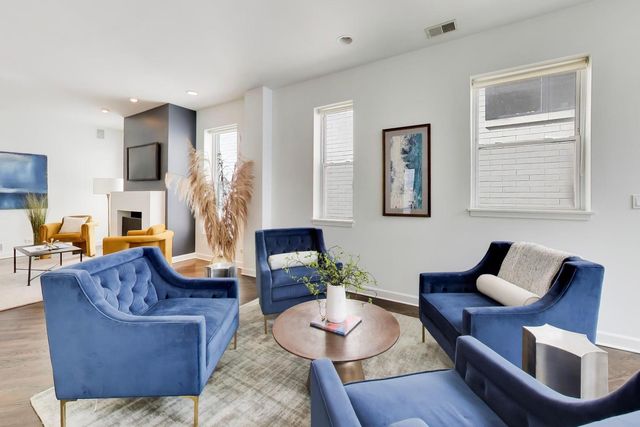 643 W Melrose Street 3, Chicago, IL 60657