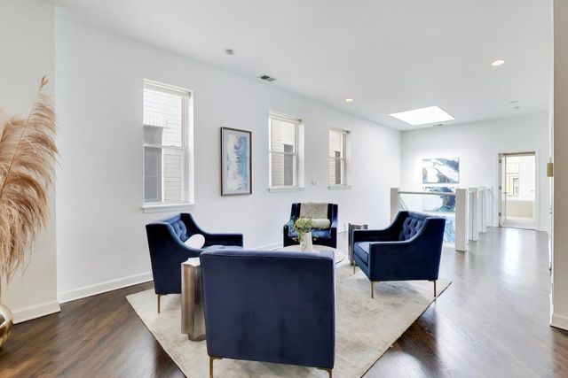 643 W Melrose Street 3, Chicago, IL 60657