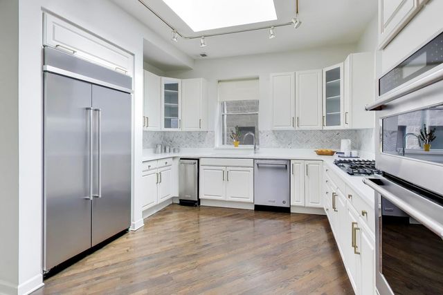 643 W Melrose Street 3, Chicago, IL 60657