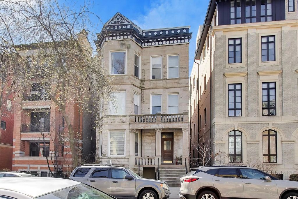 643 W Melrose Street 3, Chicago, IL 60657