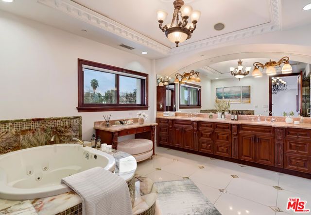 332 S Almont Drive, Beverly Hills, CA 90211