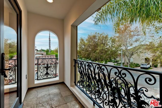332 S Almont Drive, Beverly Hills, CA 90211