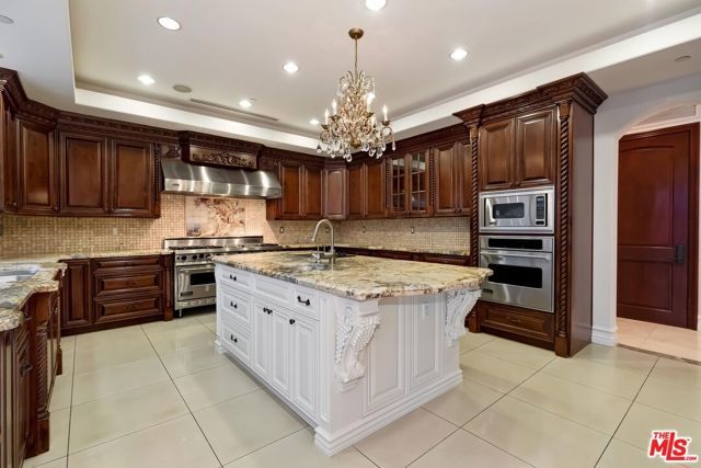 332 S Almont Drive, Beverly Hills, CA 90211