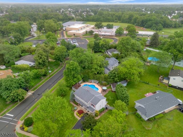 16 Russet Rd, South Brunswick Twp., NJ 08824