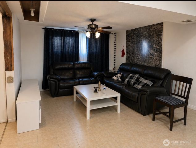 15035 29th Avenue S, Seatac, WA 98188