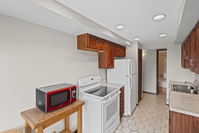 1738 Chicago Avenue 803, Evanston, IL 60201