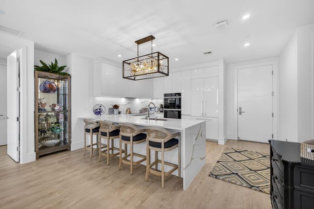 220 Lake Shore Drive 1907, West Palm Beach, FL 33403