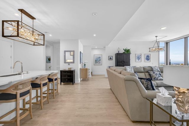 220 Lake Shore Drive 1907, West Palm Beach, FL 33403