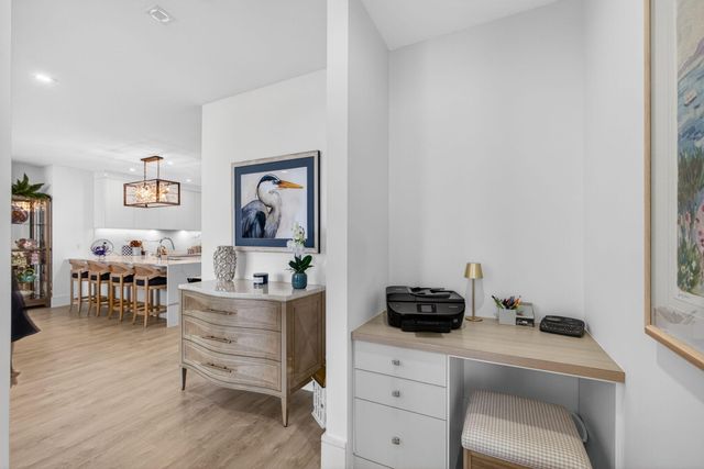220 Lake Shore Drive 1907, West Palm Beach, FL 33403
