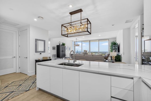 220 Lake Shore Drive 1907, West Palm Beach, FL 33403