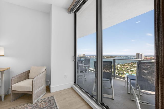 220 Lake Shore Drive 1907, West Palm Beach, FL 33403