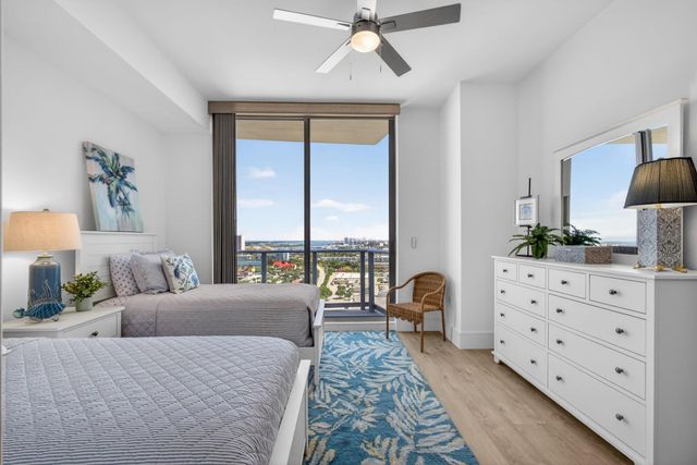 220 Lake Shore Drive 1907, West Palm Beach, FL 33403