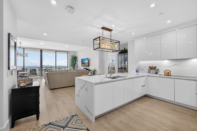 220 Lake Shore Drive 1907, West Palm Beach, FL 33403