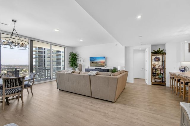220 Lake Shore Drive 1907, West Palm Beach, FL 33403