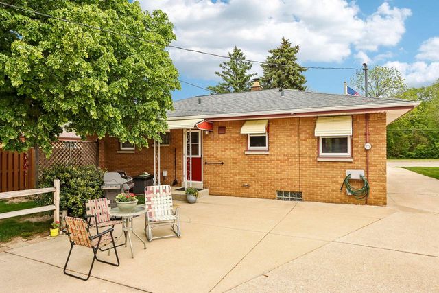 4369 S Nicholson AVENUE, Saint Francis, WI 53235