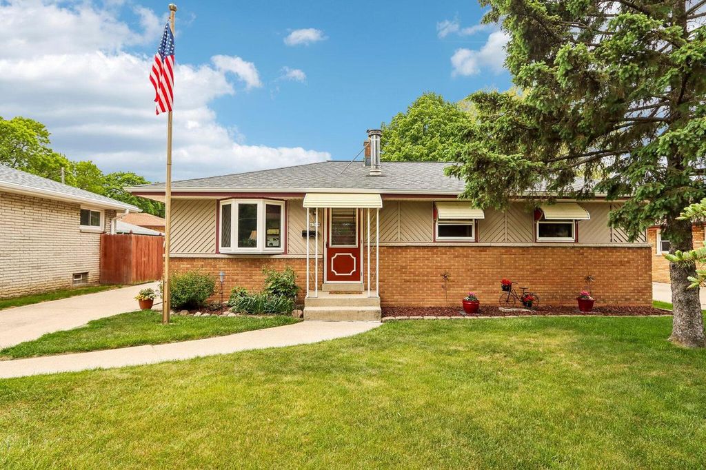4369 S Nicholson AVENUE, Saint Francis, WI 53235