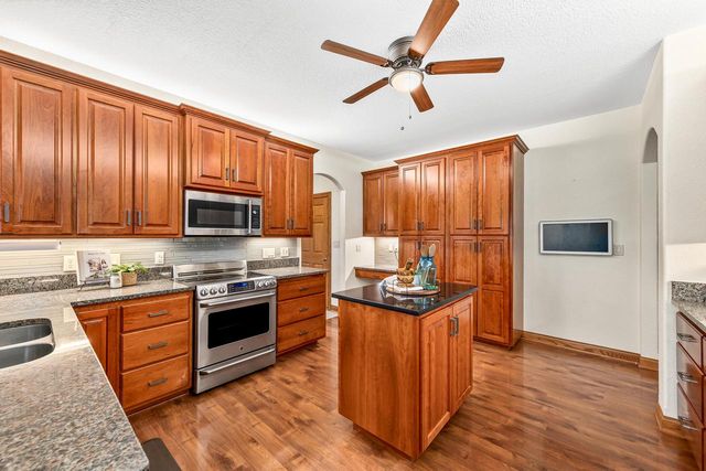 S62W28195 Ridge Valley ROAD, Waukesha, WI 53189