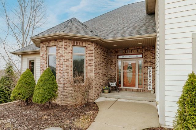 S62W28195 Ridge Valley ROAD, Waukesha, WI 53189