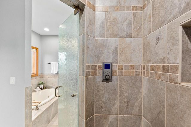 S62W28195 Ridge Valley ROAD, Waukesha, WI 53189